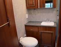 32 ft Tioga Motorhome - Bathroom